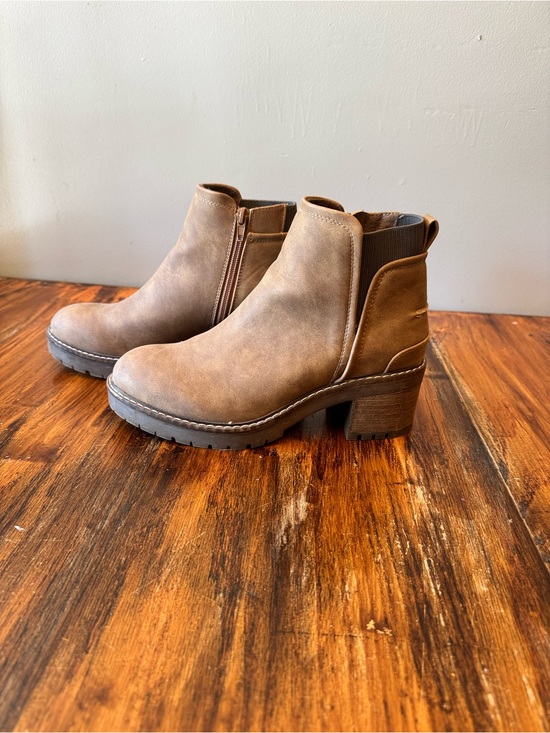 Shoes - Women’s Brown Chelsea Ankle Boots